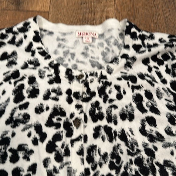 Black and White Animal Print Cardigan - Picture 4 of 4